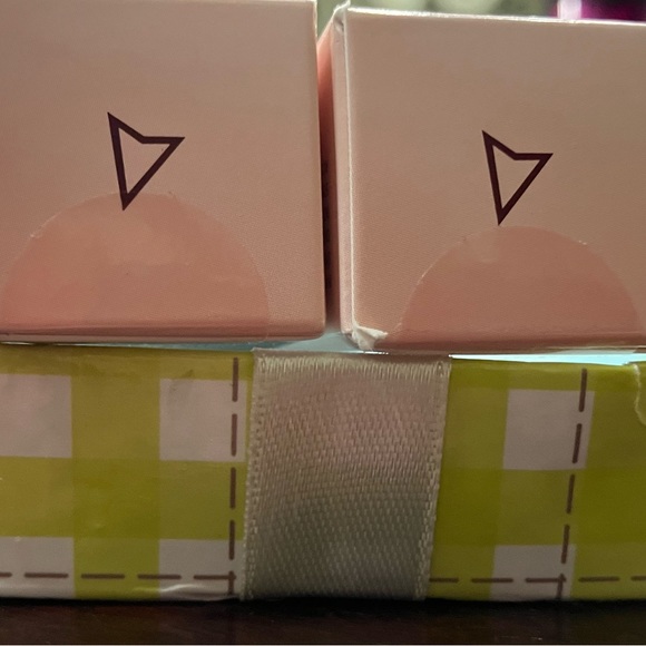 Two Wander Beauty Face Illuminating Oil cosmetics skincare NIB - Picture 14 of 16